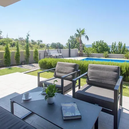 In Kastel Kambelovac With Kitchen Holiday home Kastela