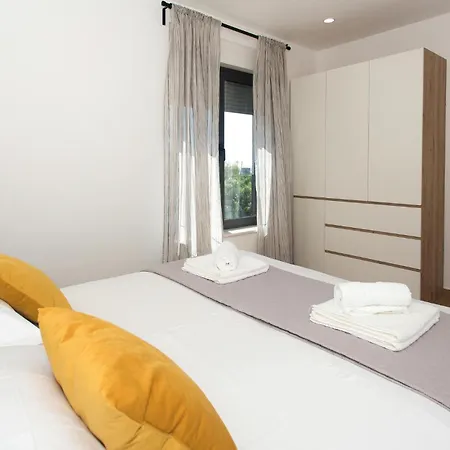Holiday home In Kastel Kambelovac With Kitchen