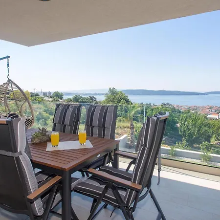 Holiday home In Kastel Kambelovac With Kitchen *