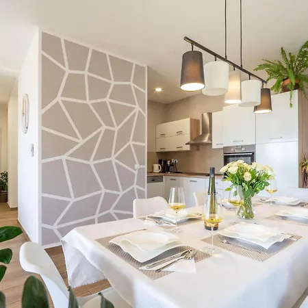 In Kastel Kambelovac With Kitchen Kastela