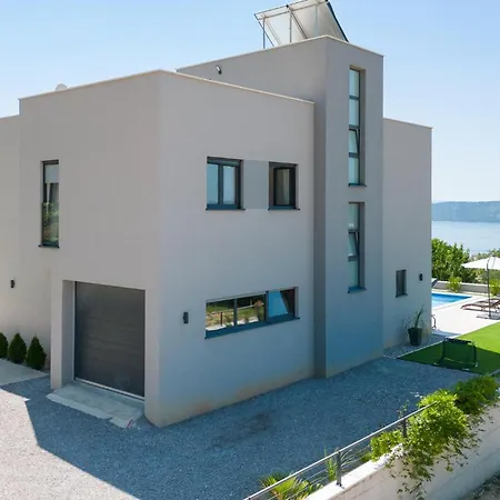 In Kastel Kambelovac With Kitchen Holiday home Kastela