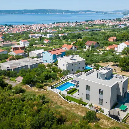 Holiday home In Kastel Kambelovac With Kitchen Kastela
