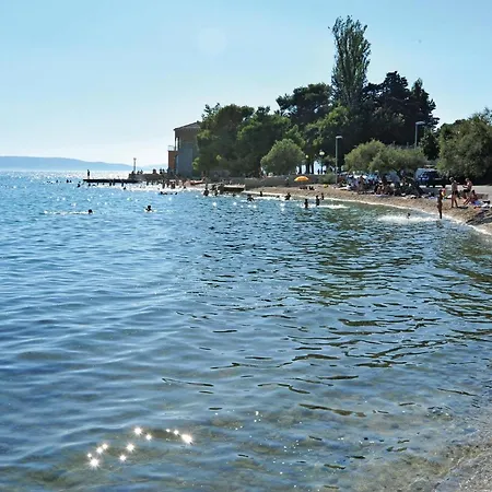 In Kastel Kambelovac With Kitchen Holiday home *