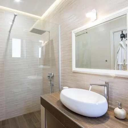 In Kastel Kambelovac With Kitchen Holiday home *