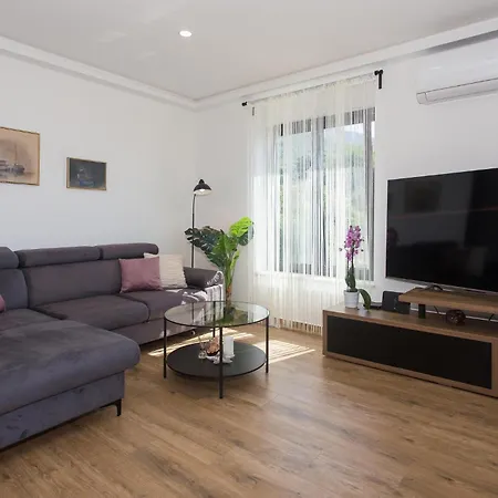 Dom wakacyjny In Kastel Kambelovac With Kitchen *