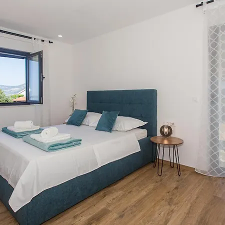 Amazing In Kastel Kambelovac * Kastela